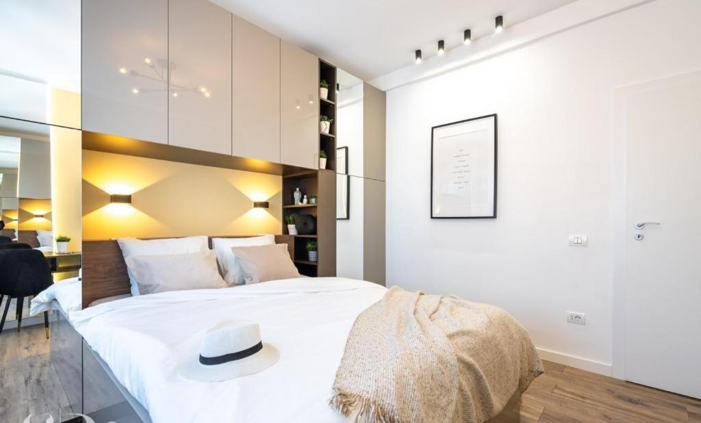 Majestic Apartament With View In Magheru Bukarest Exterior foto